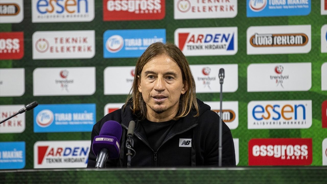 Sakaryaspor, Boluspor'u 2-1 Mağlup Etti: Teknik Direktörler Mücadeleyi Değerlendirdi