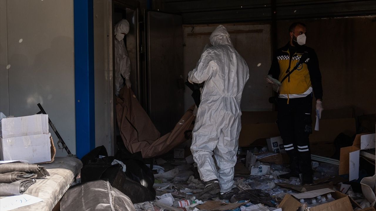 Şam'da İlaç Deposunda Çok Sayıda Ceset Kalıntısı Bulundu