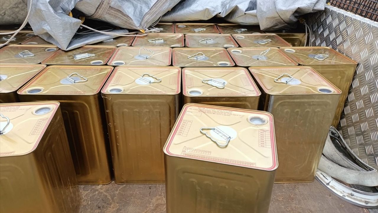 Şanlıurfa'da 2 Ton Etiketsiz Bal Şurubu Ele Geçirildi