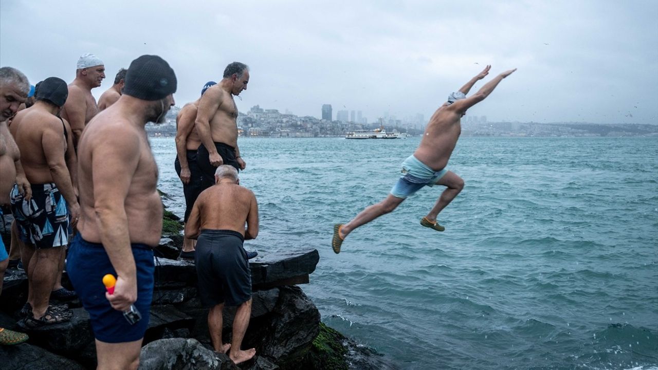 Sarayburnu Fatihleri, Yılın Son Gününde İSTANBUL BOĞAZI'NA KULAÇ ATTILAR