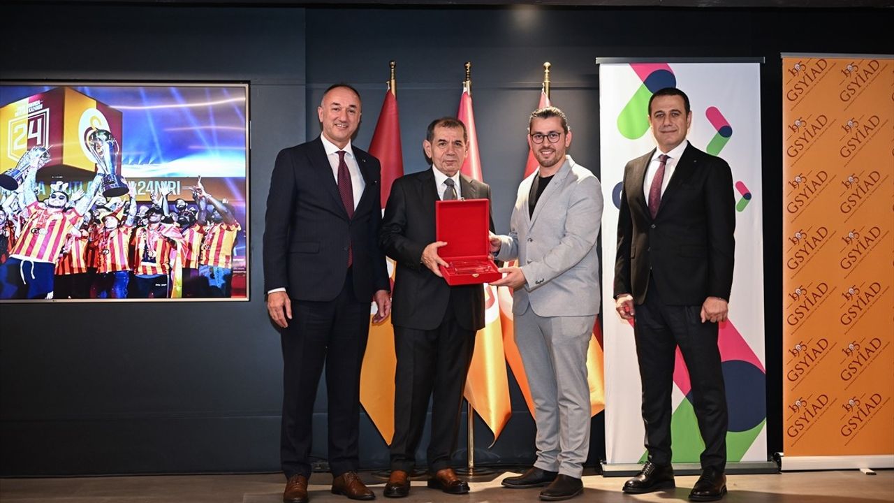 Sarı-Kırmızı Kareler 2023 Fotoğraf ve İçerik Yarışması Ödül Töreni Gerçekleştirildi