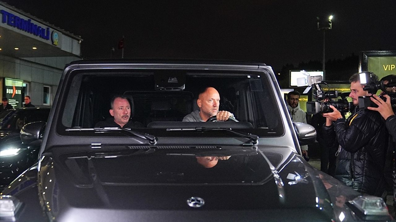 Sergen Yalçın İstanbul'a Geldi, Beşiktaş ile Görüşmelere Başlayacak