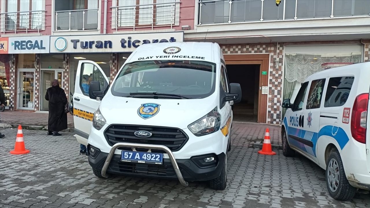 Sinop'ta Üçüncü Kattan Düşen Kişi Hayatını Kaybetti