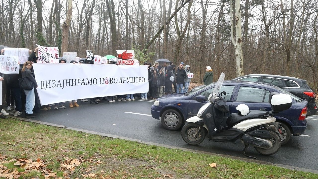 Sırbistan'da Öğrenci Gösterileri, Novi Sad'daki Ölümlü Kazaya Tepki Olarak Devam Ediyor