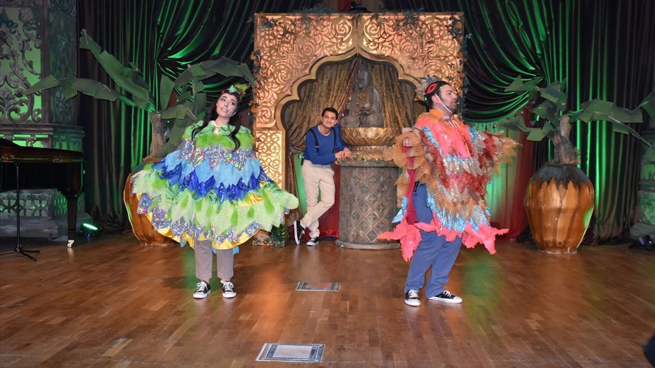 Şırnak'ta 'Sihirli Dünya' Çocuk Oyunu Sahnelendi