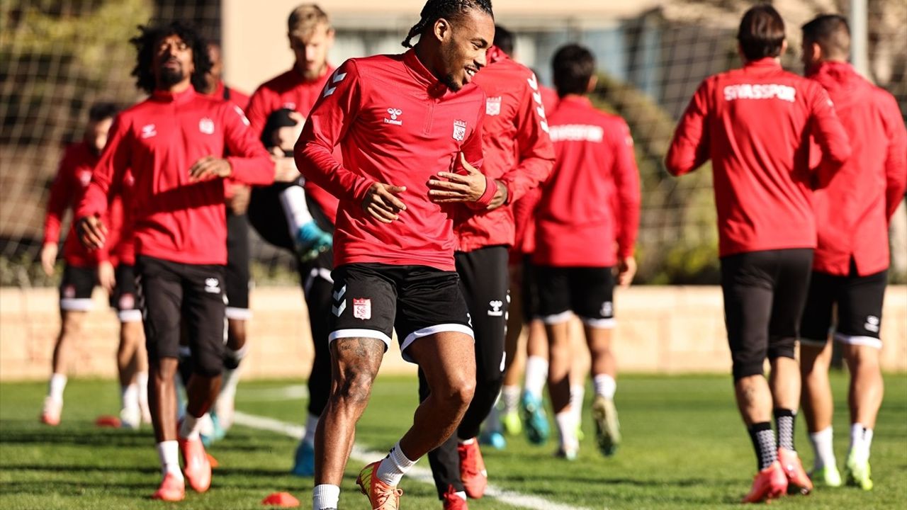 Sivasspor'un Antalya Kampı 5. Gününde Devam Ediyor