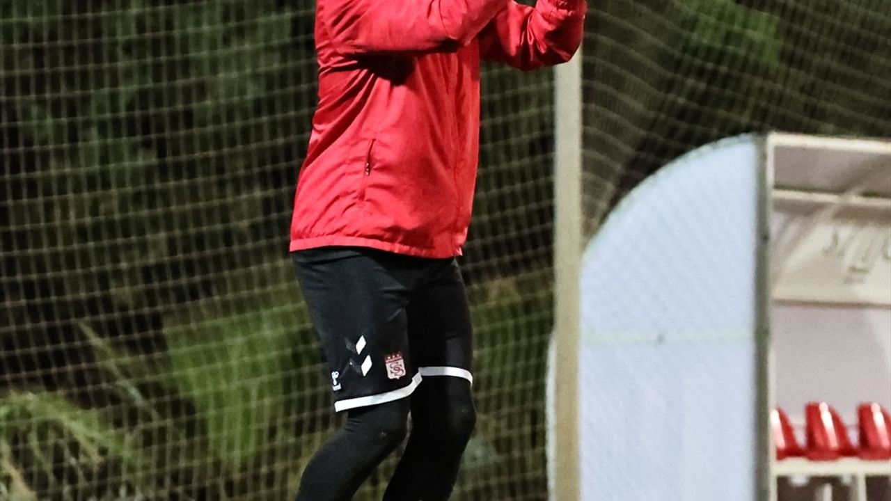 Sivasspor'un Antalya Kampı Resmen Başladı