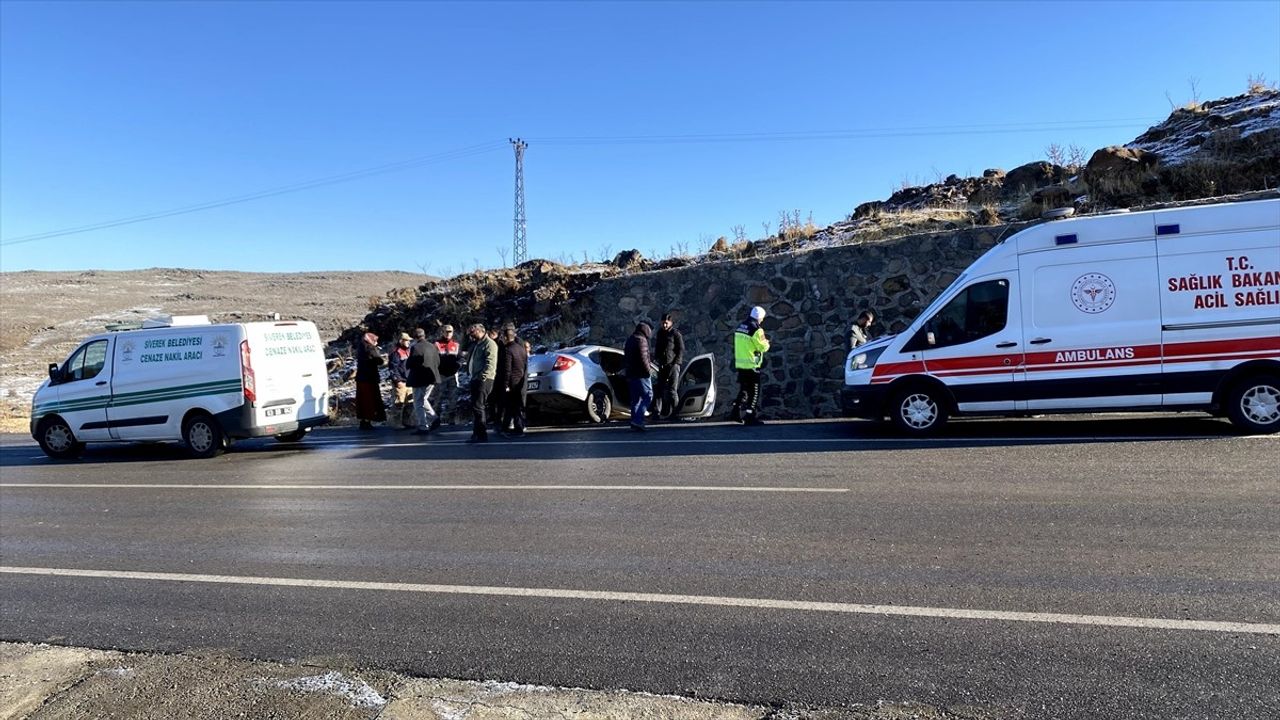 Siverek'te İstinat Duvarına Çarpan Otomobil Kazasında Bir Kişi Hayatını Kaybetti