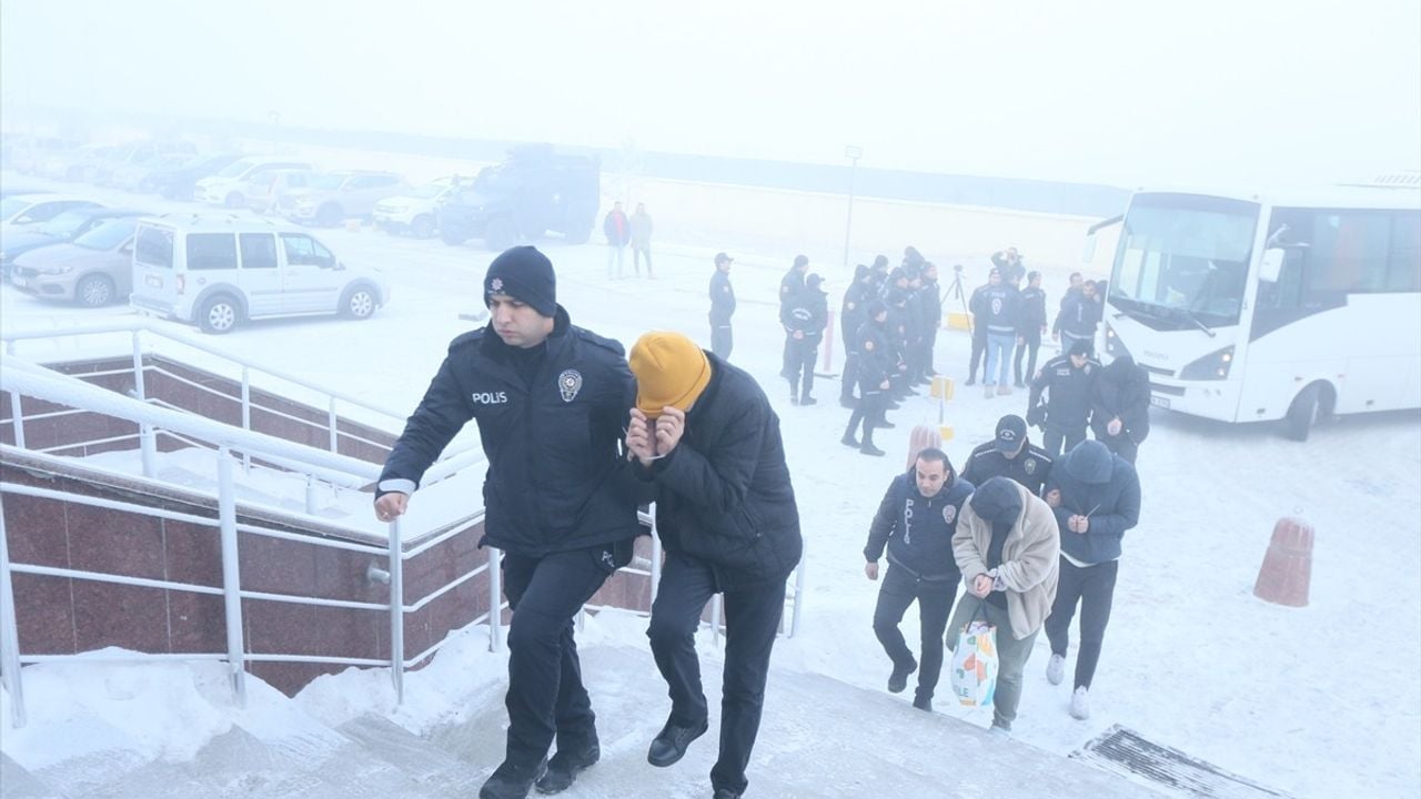 Sosyal Medya Dolandırıcılığı: 16 Zanlı Tutuklandı