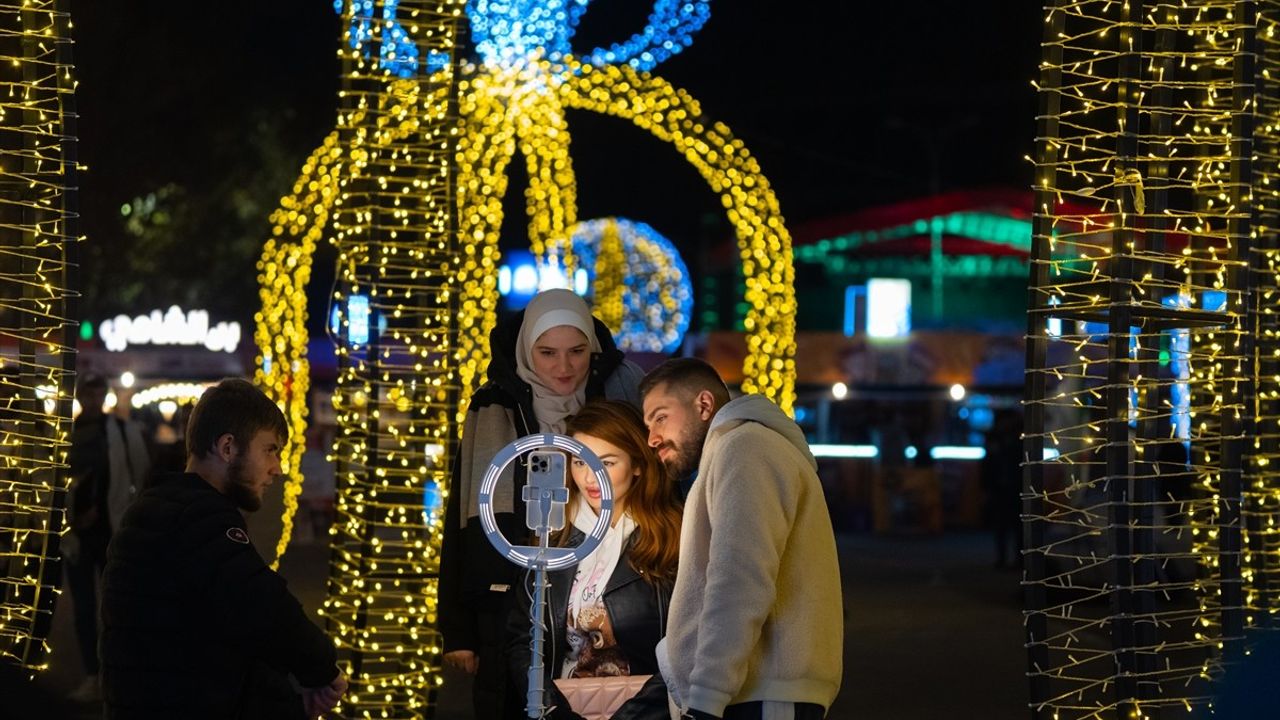 Suriye'deki Hristiyanlar Yeni Dönemde Umutlu: Noel Kutlamaları Başladı