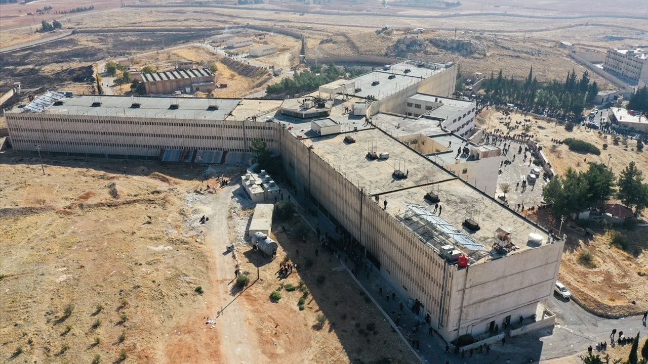 Suriye'deki Sednaya Hapishanesi'nde Gizli Bölmeler Araştırılıyor