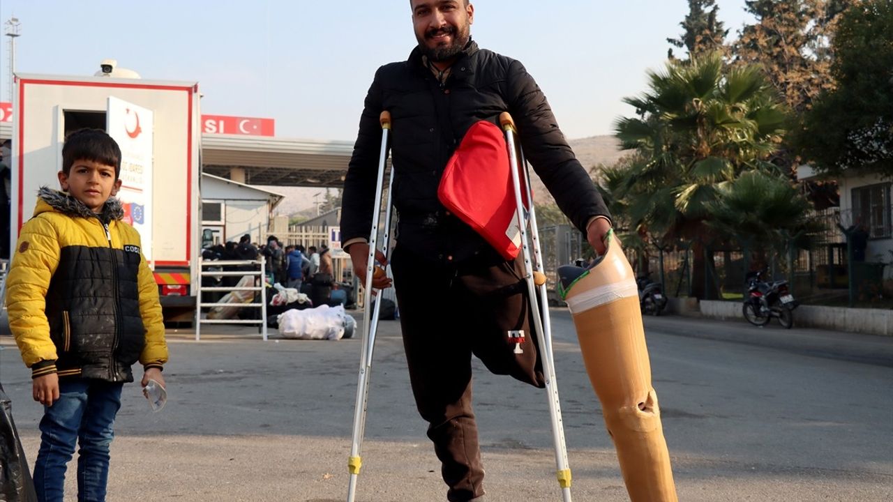 Suriyeli Ömer ve Babası, 11 Yıl Sonra Suriye'ye Döndü