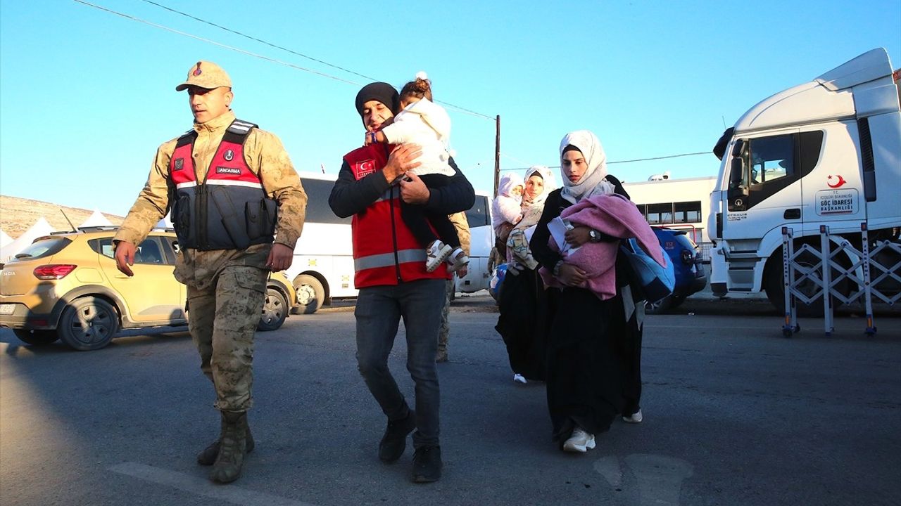 Suriyelilerin Hatay'daki Sınır Kapılarından Ülkelerine Dönüşü Devam Ediyor