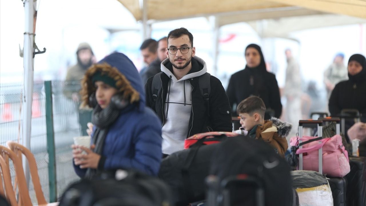 Suriyelilerin Hatay'daki Sınır Kapılarından Ülkelerine Dönüşü Sürüyor