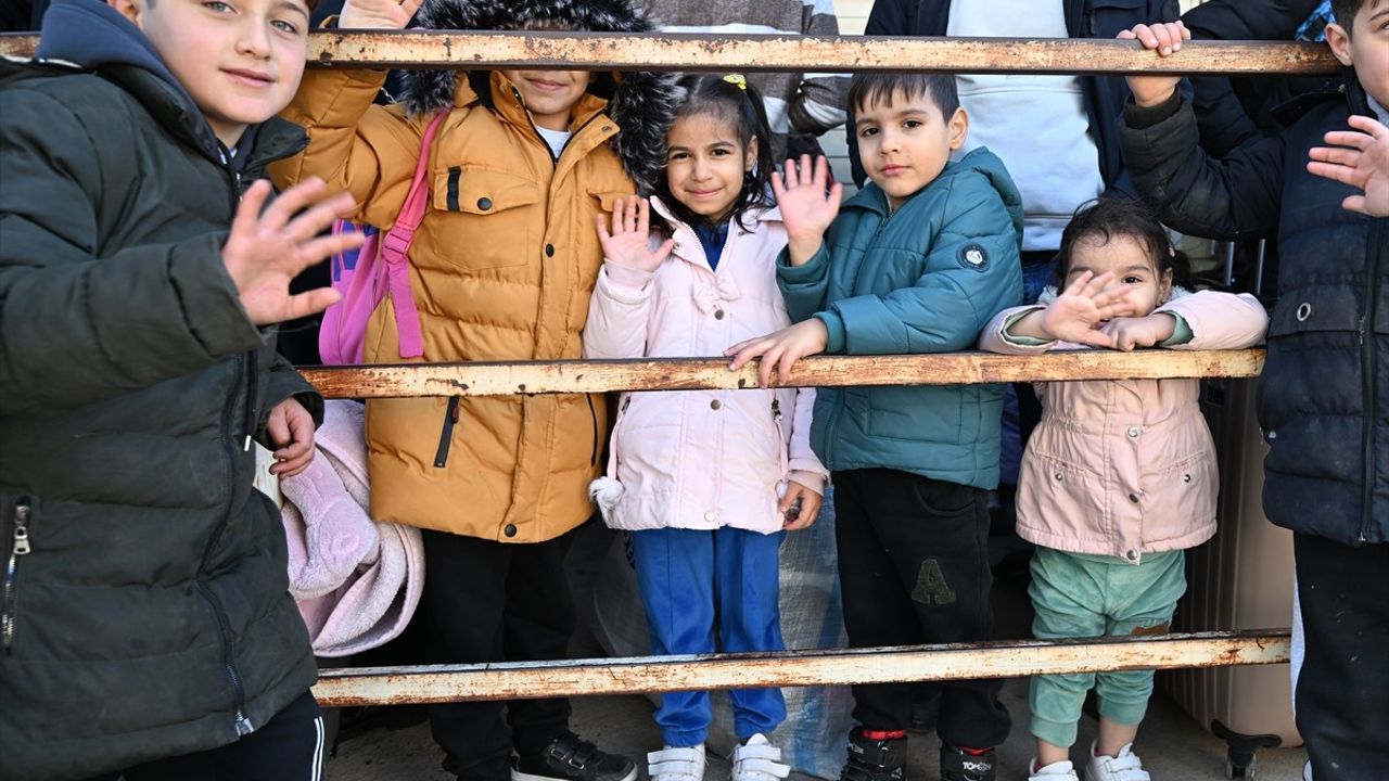 Suriyelilerin Türkiye'den Ülkelerine Dönüşleri Devam Ediyor