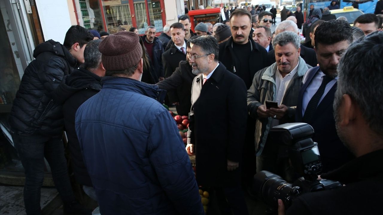 Tarım ve Orman Bakanı İbrahim Yumaklı, Muş'taki Ziyaretlerinde Esnafla Buluştu