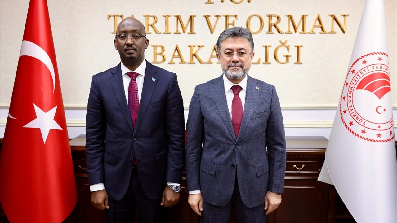 Tarım ve Orman Bakanı Yumaklı, Somali ile Balıkçılıkta İşbirliğini Geliştiriyor