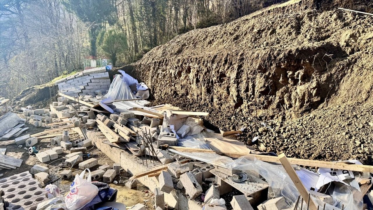 Trabzon'da İnşaatta Duvar Yıkılması Sonucu İşçi Hayatını Kaybetti