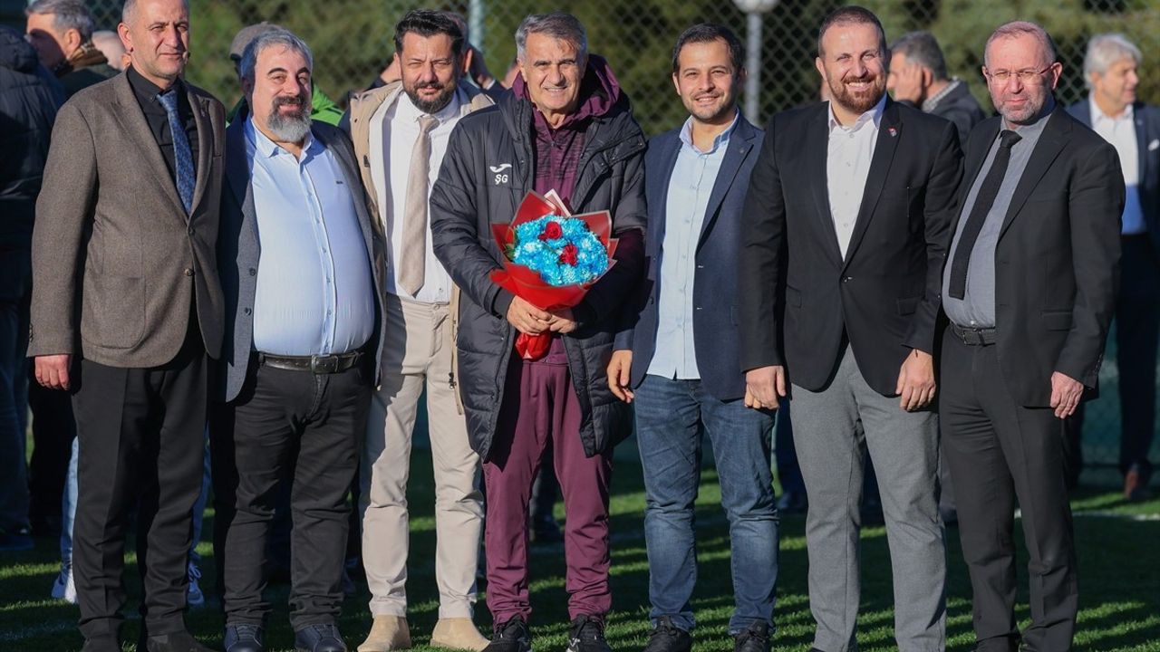 Trabzonspor'a Destek Ziyareti: Eski Asbaşkanlar Antrenmanı İzledi