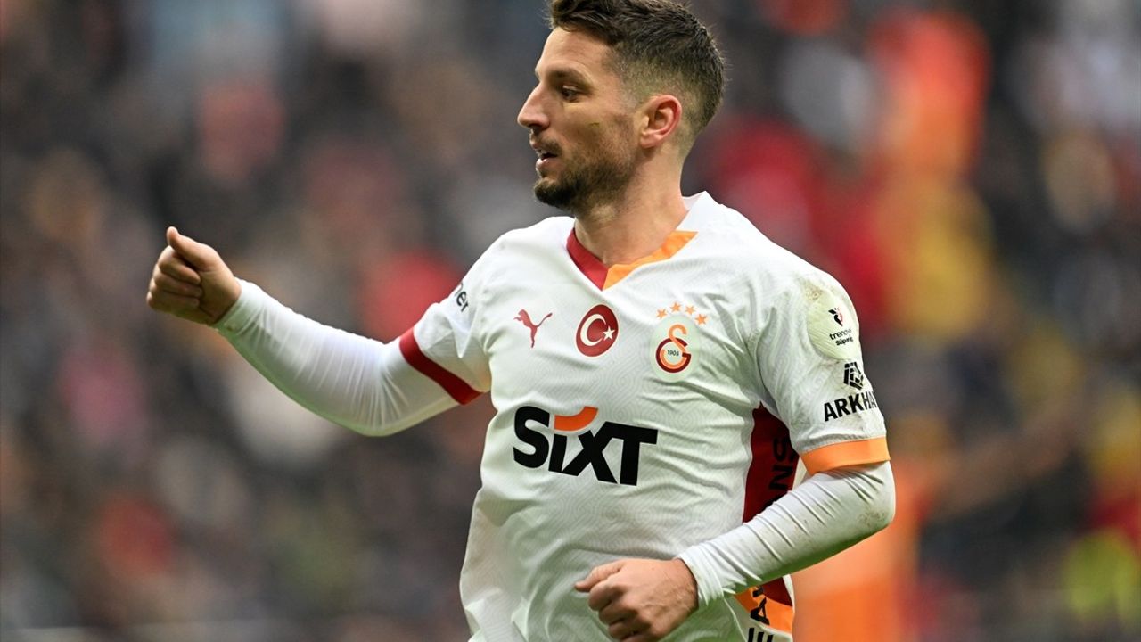 Trendyol Süper Lig'de Galatasaray, Kayserispor'u İlk Yarıda 2-1 Geçti