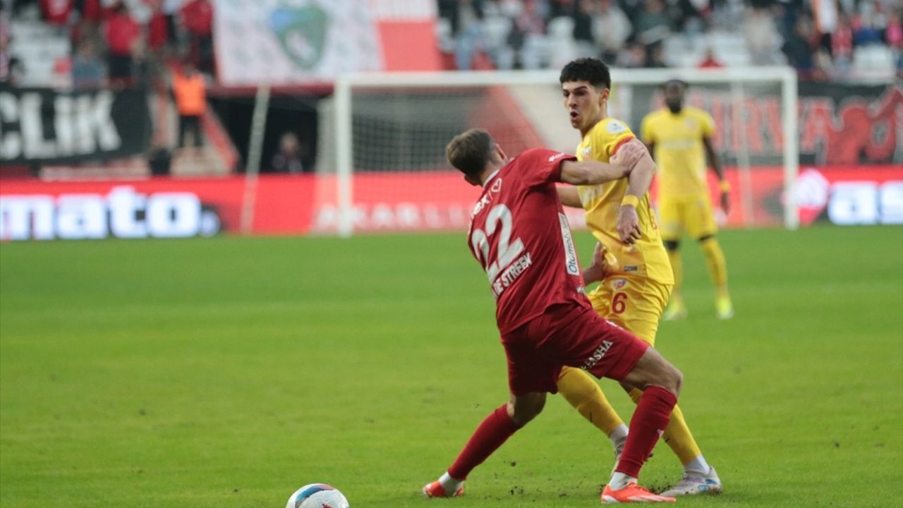 Trendyol Süper Lig'de Onvo Antalyaspor, Bellona Kayserispor'u 1-0 Önde Tamamladı