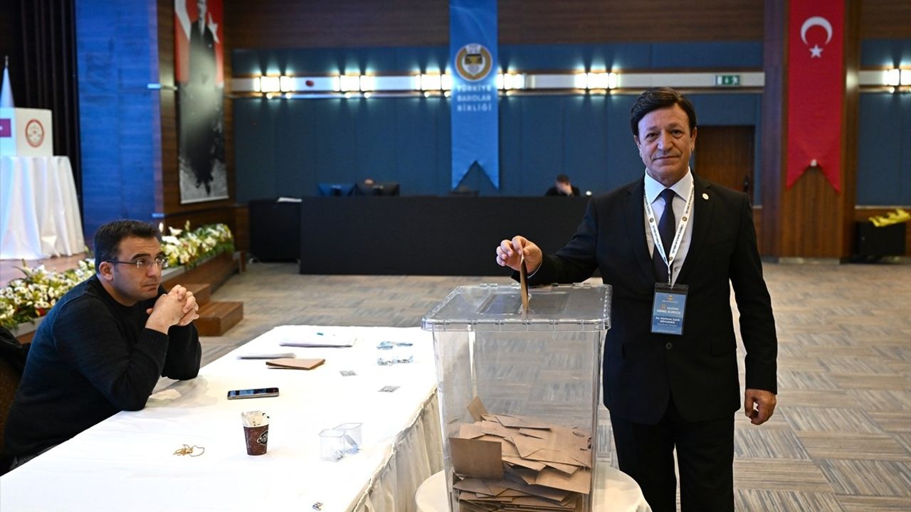 Türkiye Barolar Birliği 38. Olağan Genel Kurulu'nda Oy Verme İşlemi Devam Ediyor