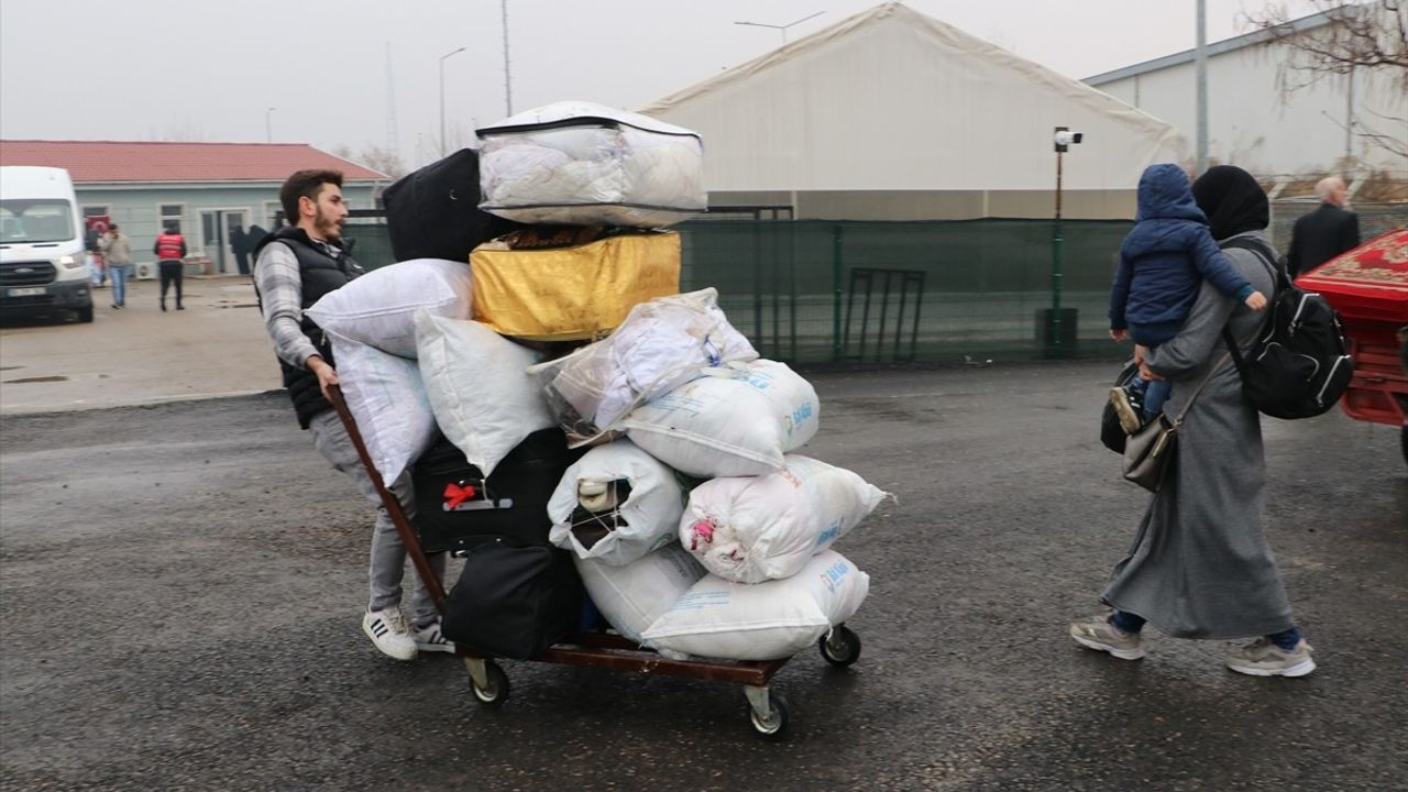 Türkiye'deki Suriyelilerin Kilis'ten Ülkelerine Dönüş Süreci Devam Ediyor