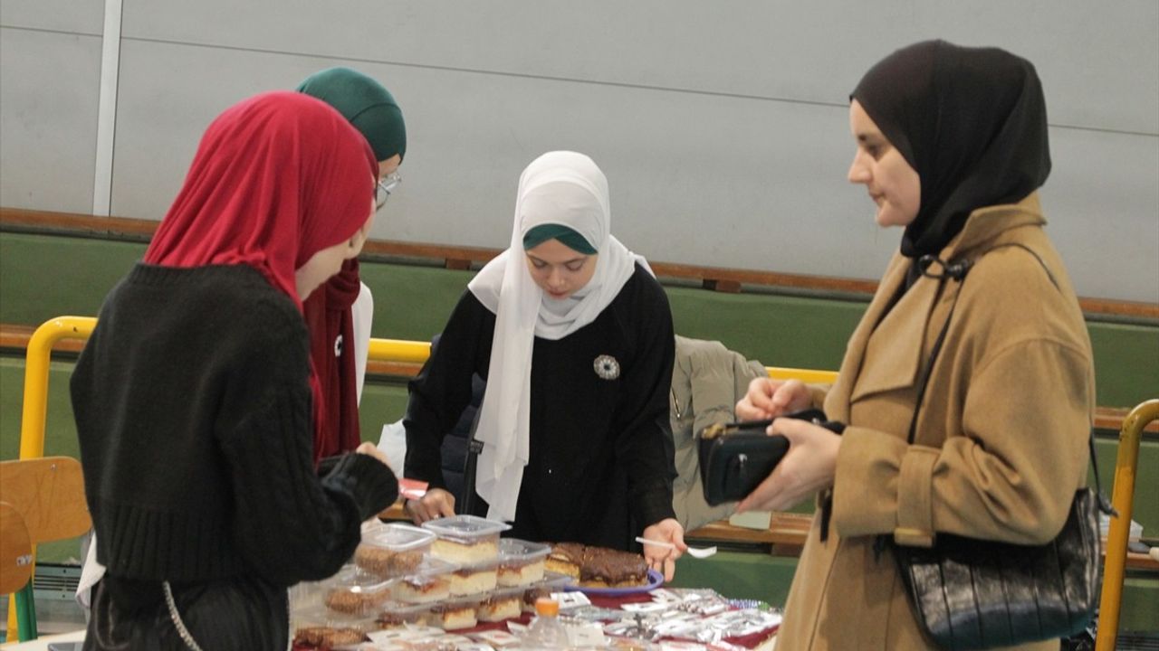 Tuzla'daki Medrese Öğrencilerinden Filistin İçin Destek Kermesi