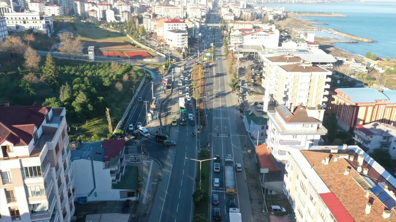 Ulaştırma Bakanı Uraloğlu, Trabzon'daki Söğütlü Kavşağı'ndaki Trafik Sorununun Çözüldüğünü Duyurdu