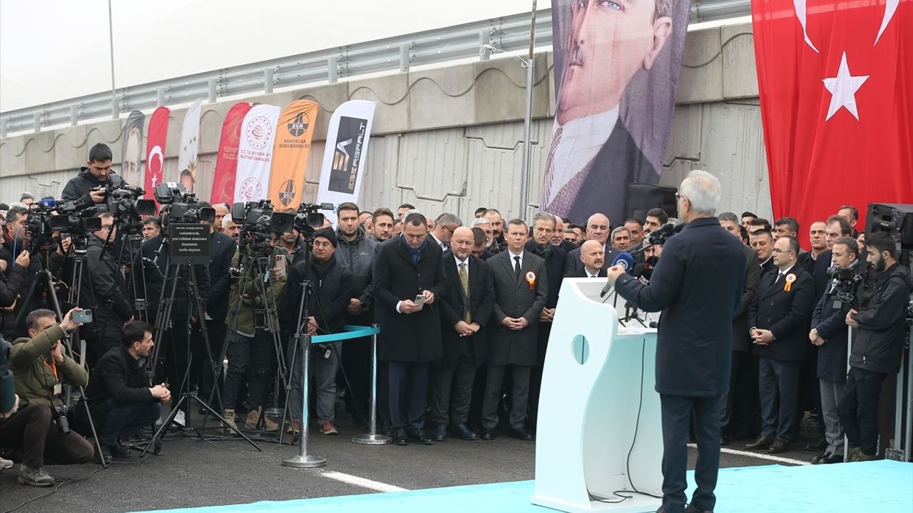 Ulaştırma ve Altyapı Bakanı Uraloğlu, Kahta-Narince-Siverek Yolunun Açılışında Konuştu