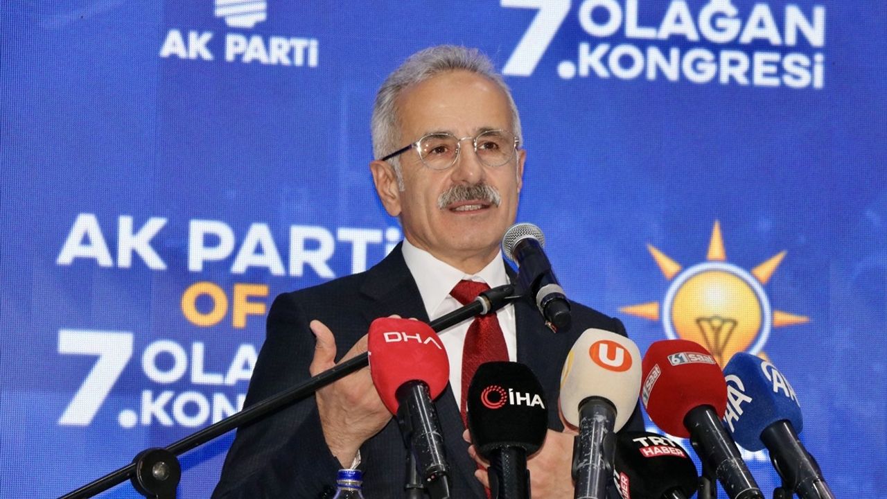 Ulaştırma ve Altyapı Bakanı Uraloğlu, Trabzon'daki Kongrede Suriye Gelişmelerini Değerlendirdi