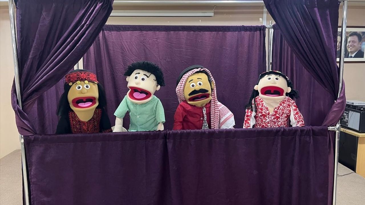 Ürdünlü Sanatçı, Osmanlı Kukla Tiyatrosunu Modern Çağ ile Buluşturuyor