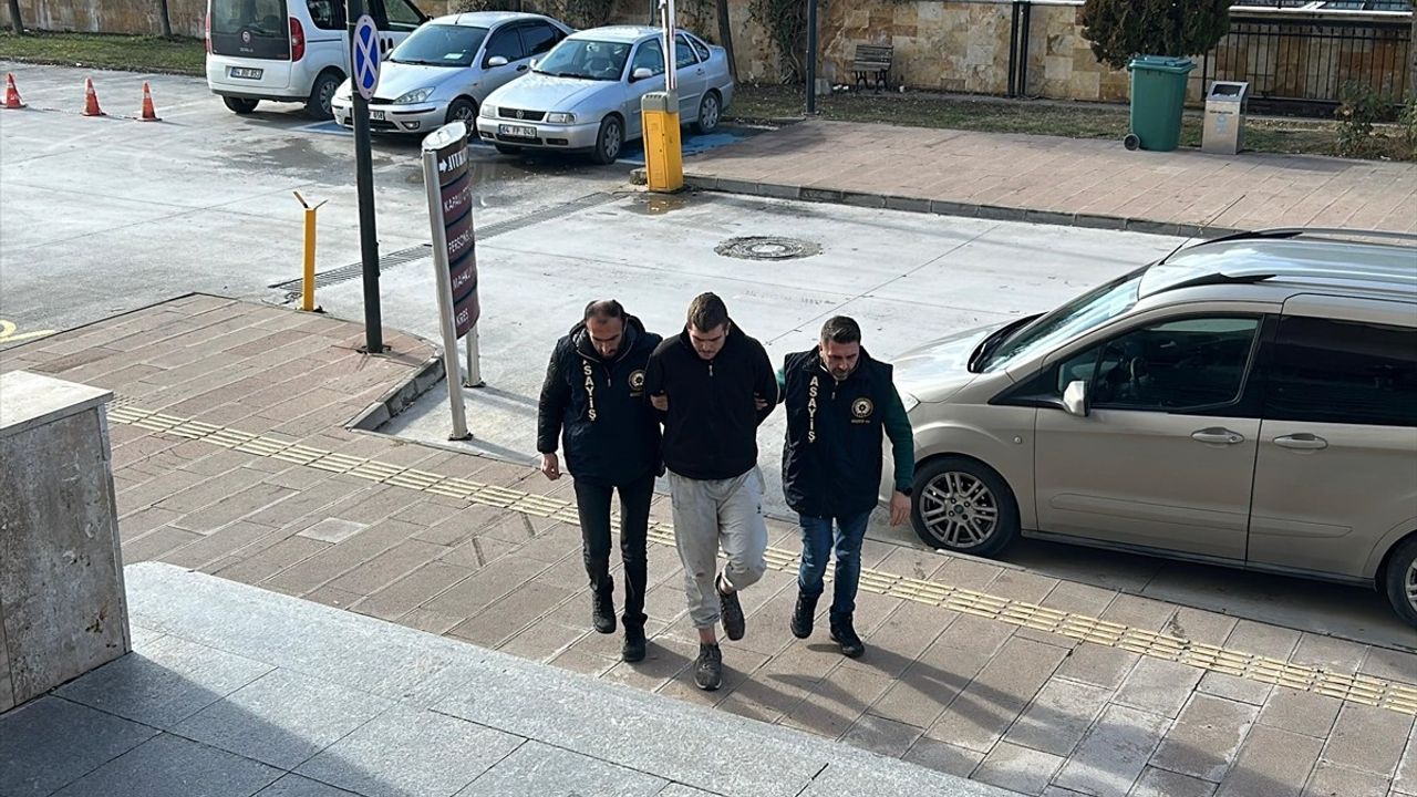 Uşak'ta Babasını Öldüren Zanlı Tutuklandı