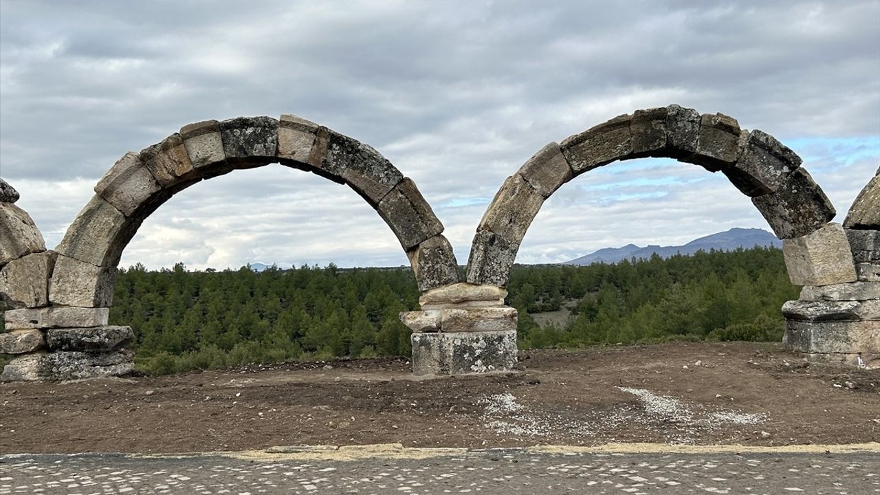 Uşak'taki Blaundos Antik Kenti Su Kemerleri Restore Ediliyor