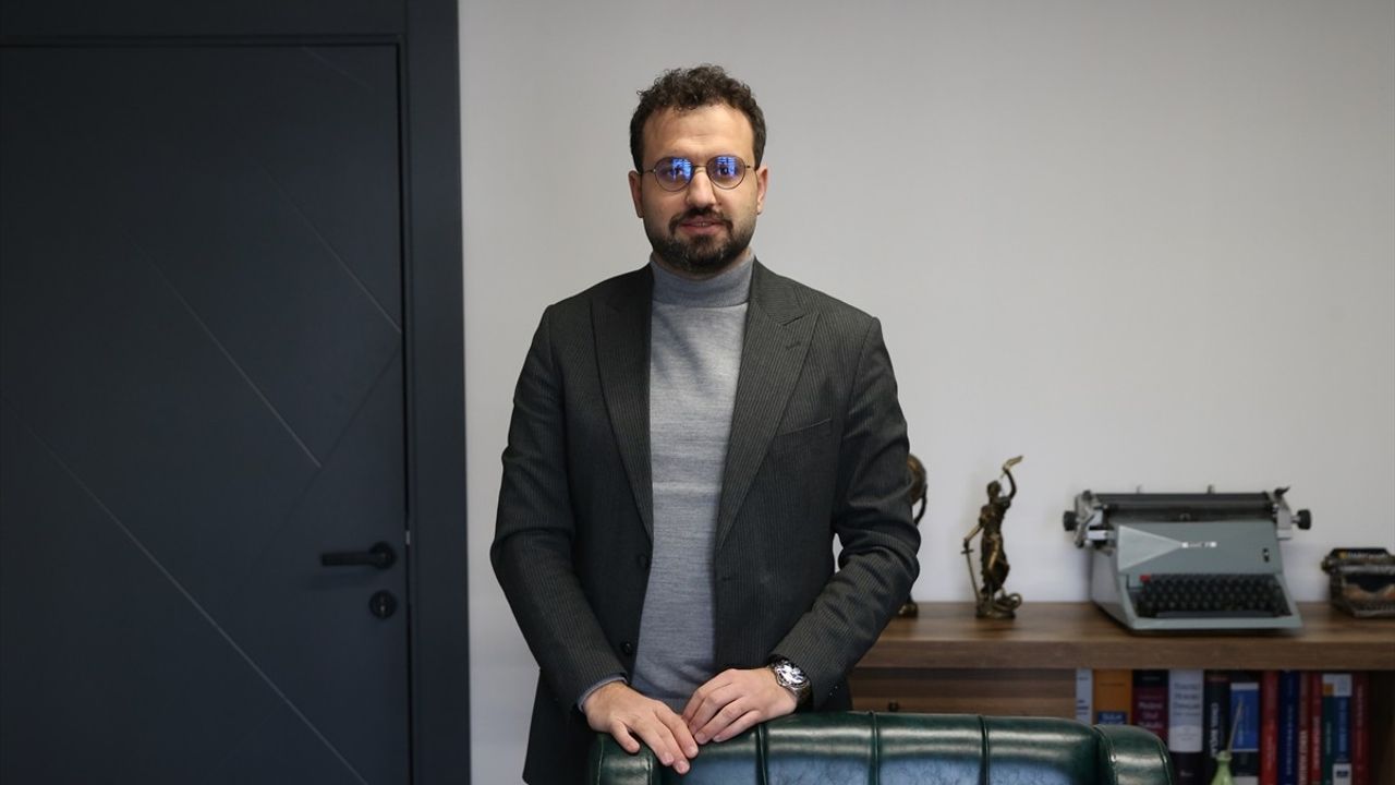 Van'da Sözleşmesi Yenilenmeyen Belediye Personelinin Davasında "Yürütmeyi Durdurma" Kararı