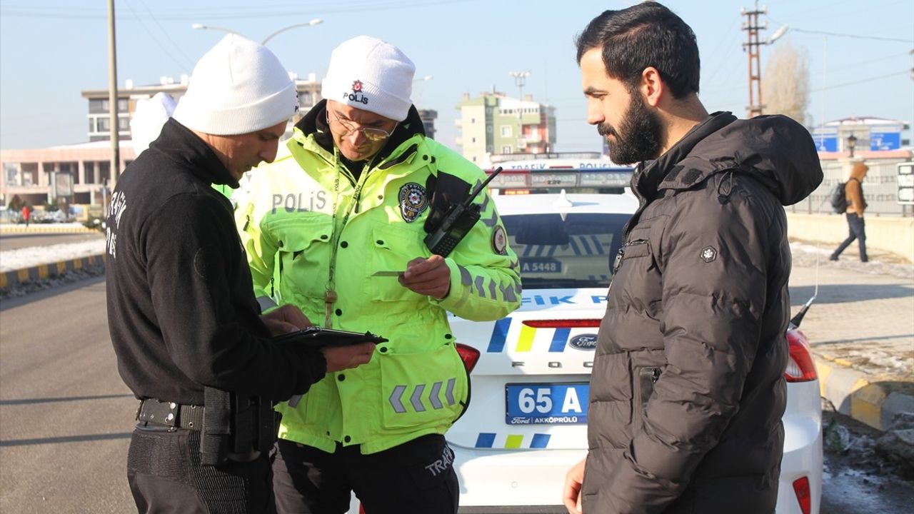 Van'da Zorunlu Kış Lastiği Denetimi Gerçekleştirildi