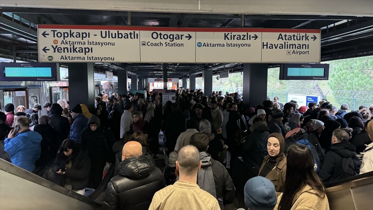 Yenikapı-Atatürk Havalimanı/Kirazlı Metro Hattı'nda Teknik Arıza Seferleri Durdu