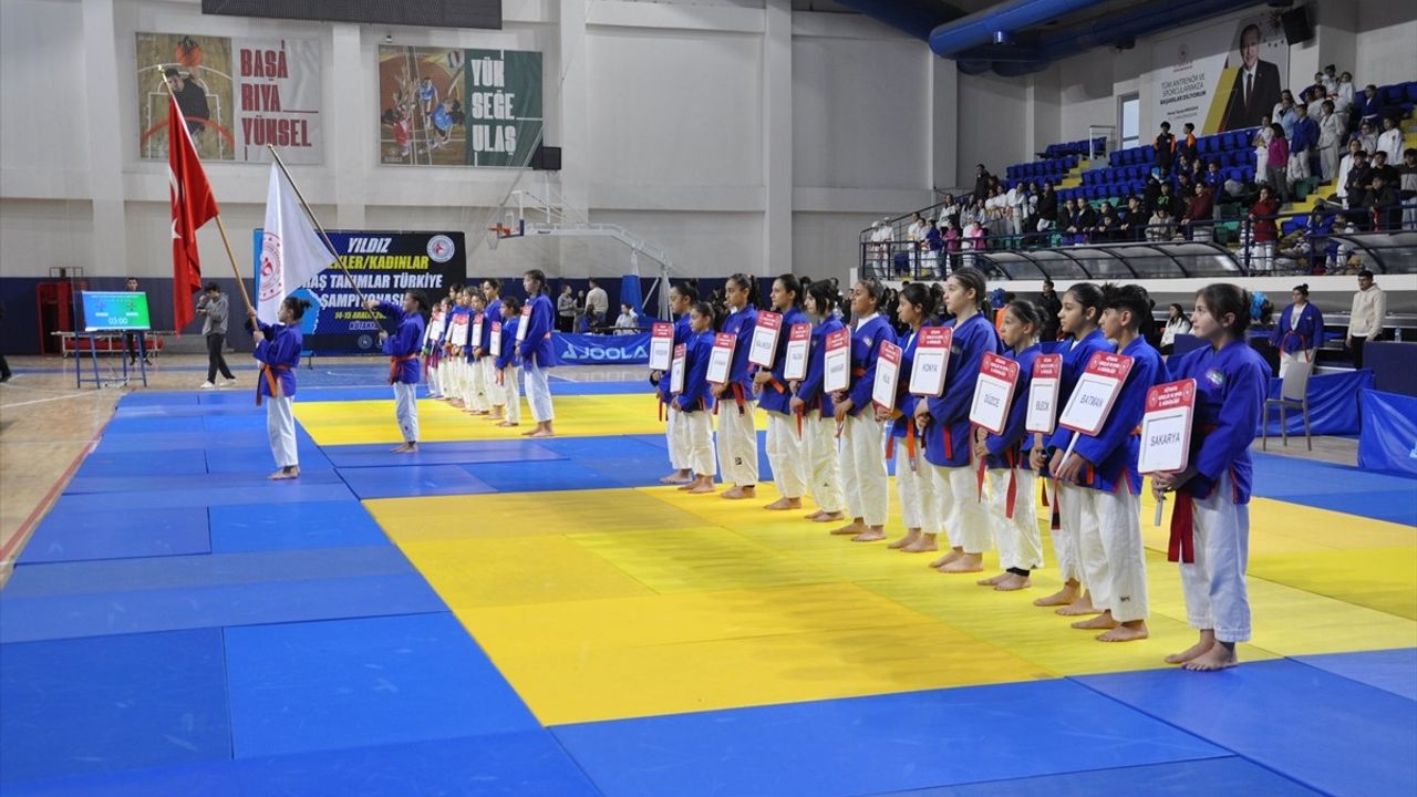 Yıldızlar Takımlar Türkiye Kuraş Şampiyonası Kütahya'da Başladı