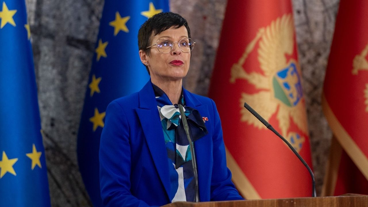 AB Komisyonu Üyesi Kos, Karadağ'ın AB Üyeliği İçin Tarihi Şansını Vurguladı