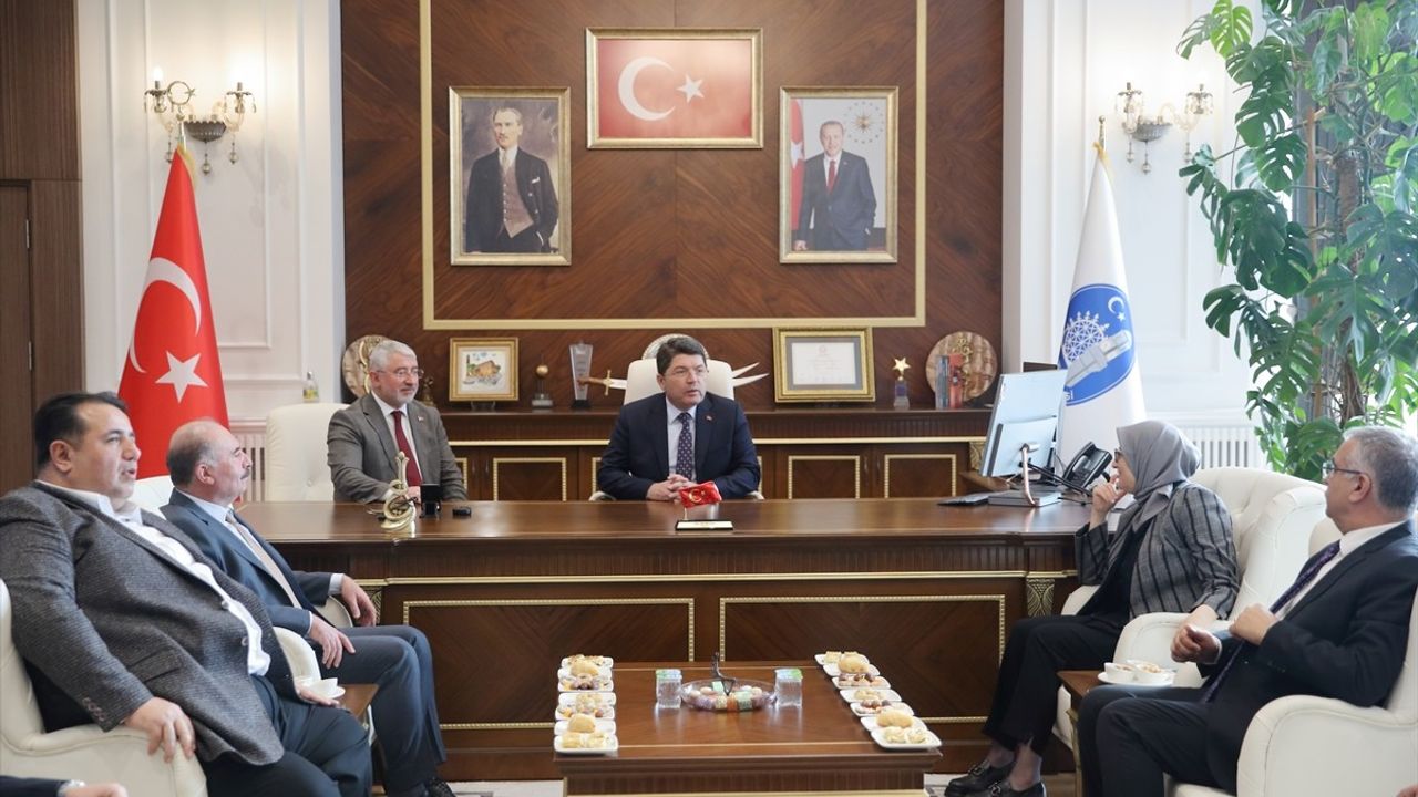 Adalet Bakanı Tunç, Çorum Belediyesini Ziyaret Etti: Yargı Hizmetleri İçin Yeni Yatırımlar