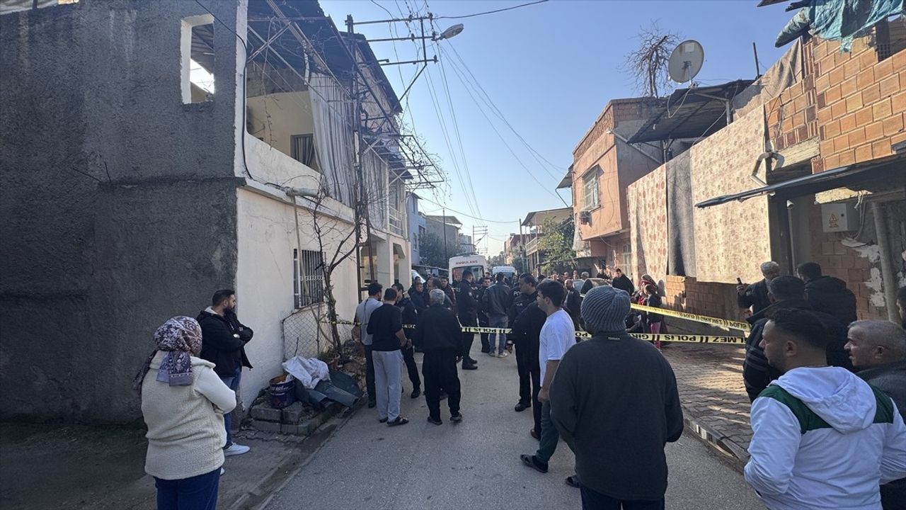 Adana'da Aynı Aileden 3 Kişi Bıçaklanarak Öldürüldü