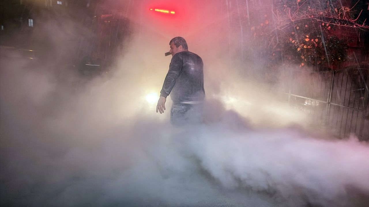 Adana'da Emekli İtfaiye Eri İçin Sürpriz Veda Kutlaması