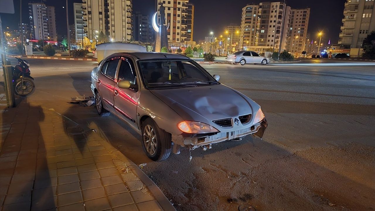 Adana'da Motosiklet-Otomobil Çarpışması: Bir Yaralı