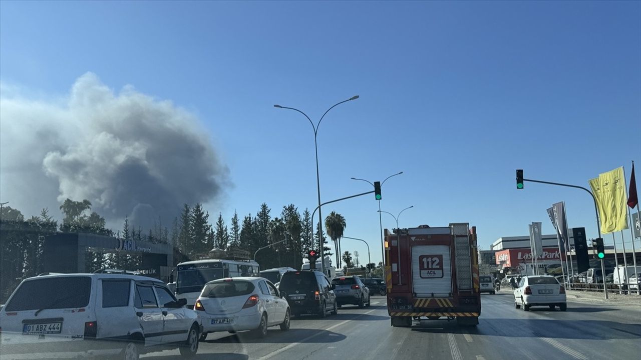 Adana'da Plastik Geri Dönüşüm Tesisinde Yangın Çıktı