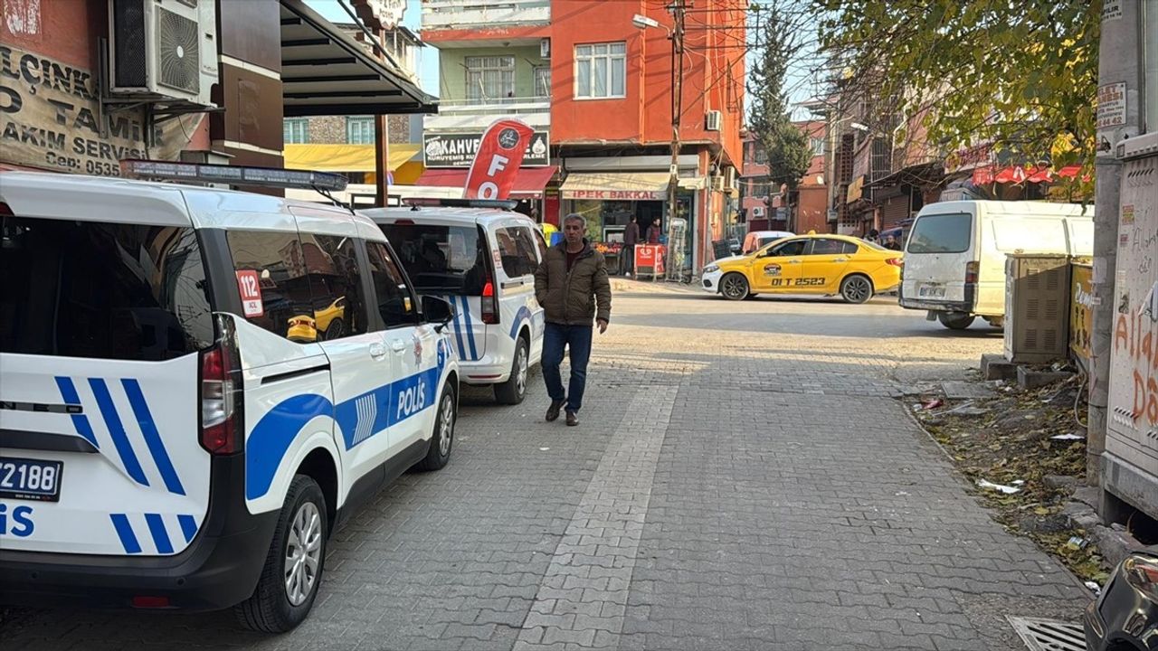 Adana'da Silahlı Kavga: 1 Kişi Hayatını Kaybetti, Diğeri Hastaneye Kaldırıldı