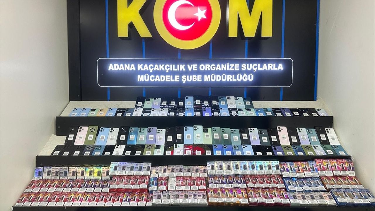 Adana'da Tırda Kaçak 100 Cep Telefonu ve 300 Elektronik Sigara Ele Geçirildi