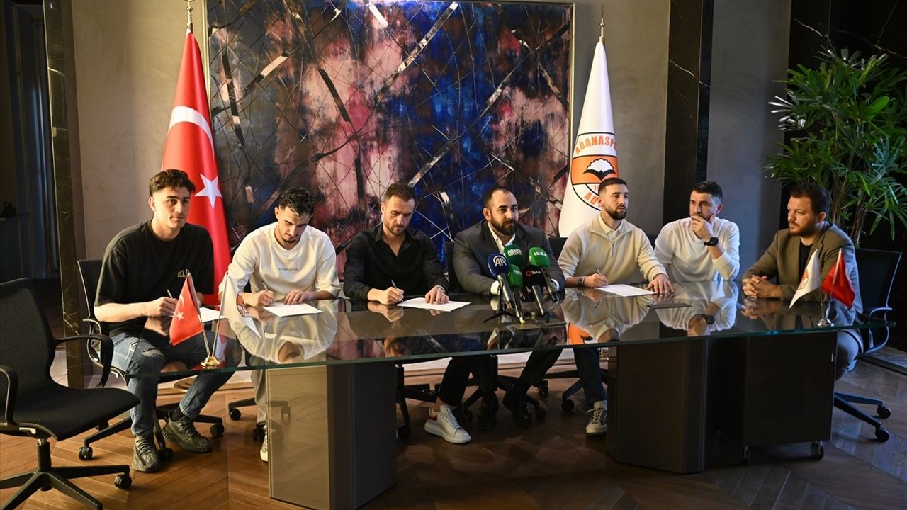 Adanaspor, 4 Futbolcu ile Sözleşme İmzaladı