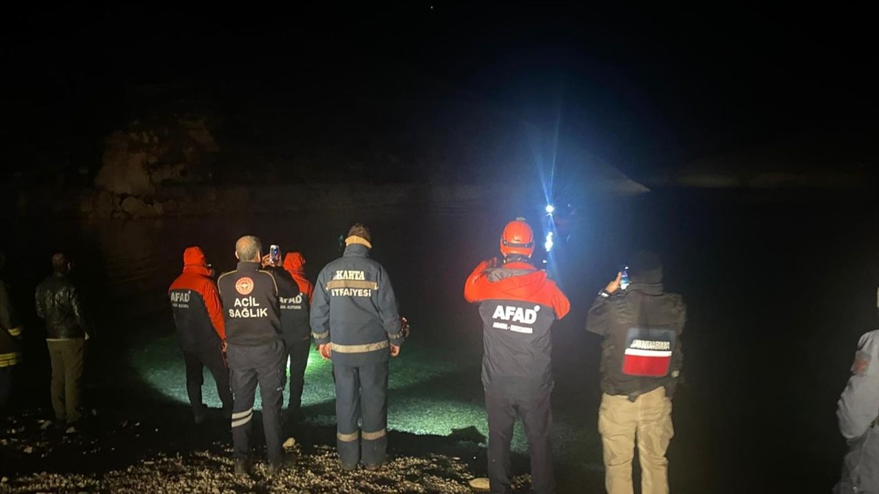 Adıyaman'da Alabora Olan Teknedeki İki Kişi Kurtarıldı