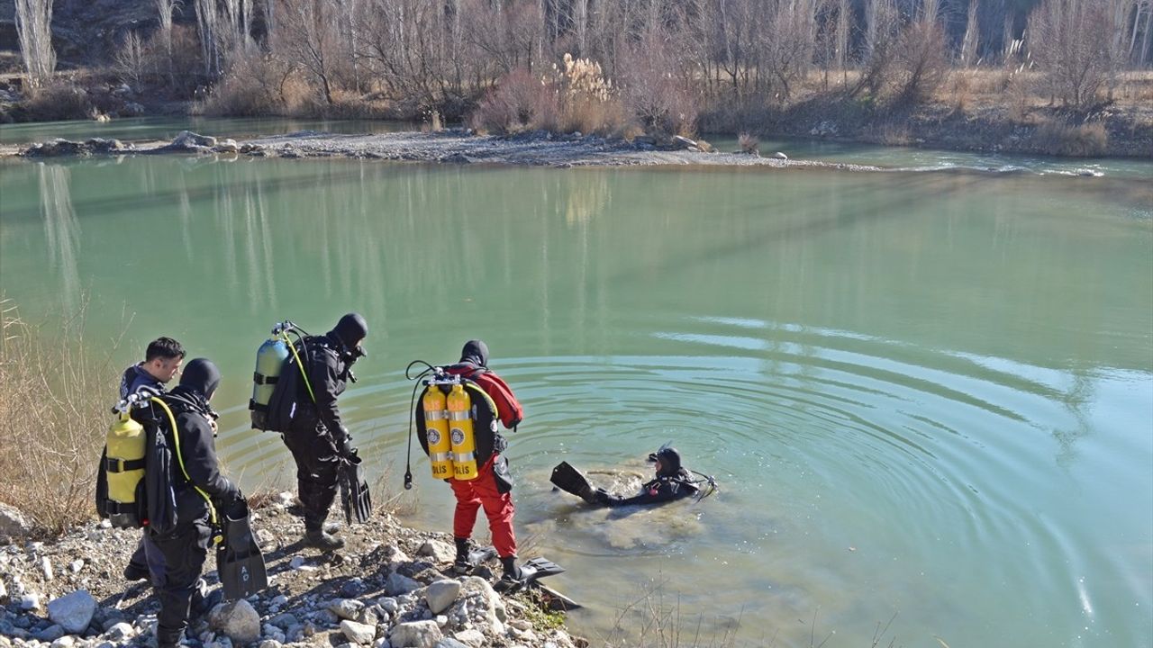 Adıyaman'da Kayıp Kadın Nuriye Parmaksız İçin Arama Çalışmaları Devam Ediyor