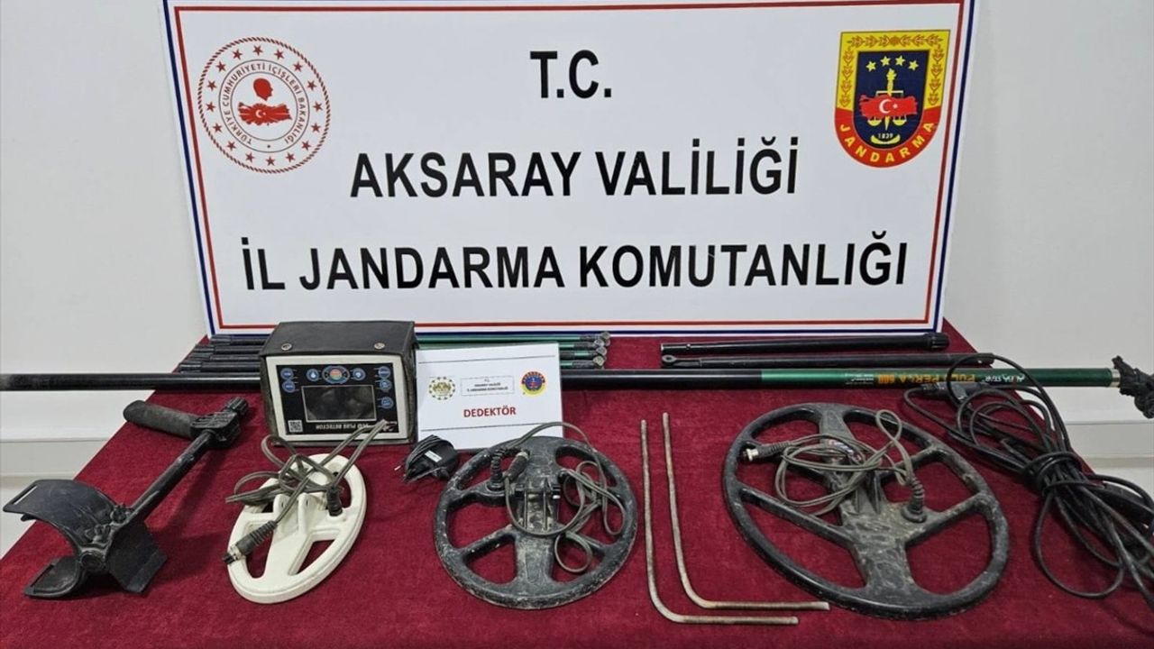 Aksaray'da Saman Balyalarıyla Gizlenen Kaçak Kazı Tüneli Ortaya Çıkarıldı